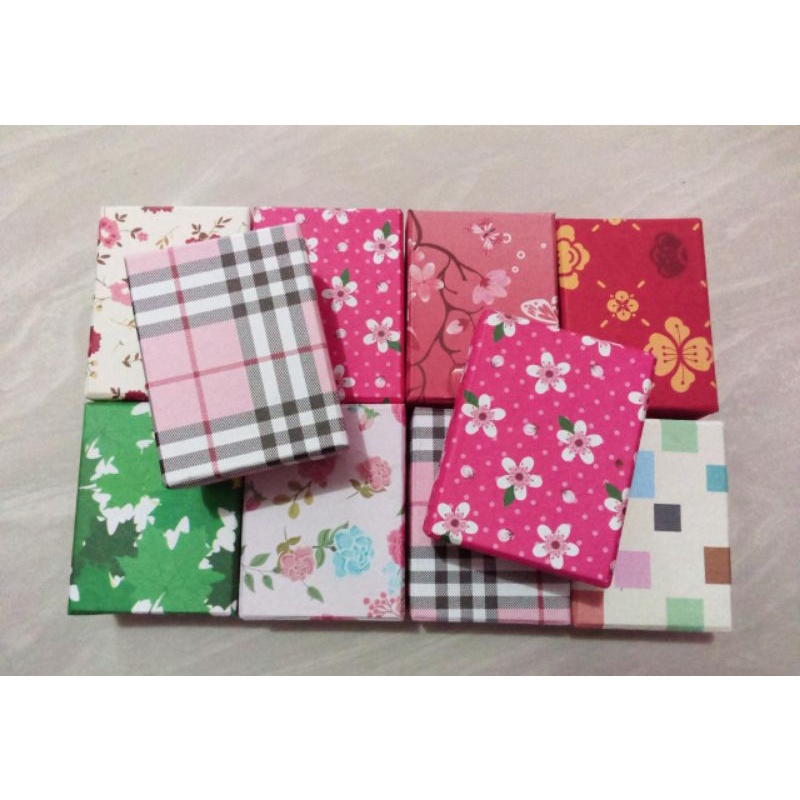 

Gift box 7x5x3 Random / kotak kado / kotak Acsesories / kotak seserahan / box /giftbox custom