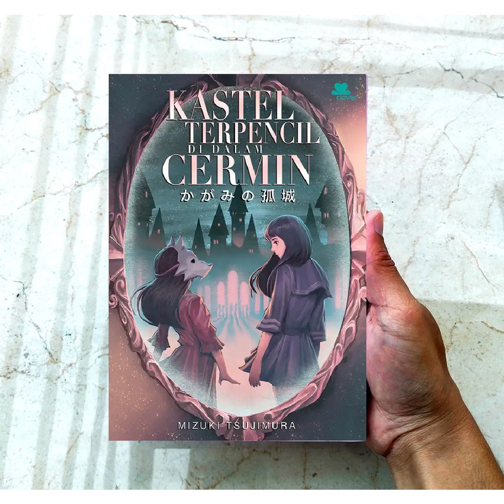 Kastel Terpencil di Dalam Cermin