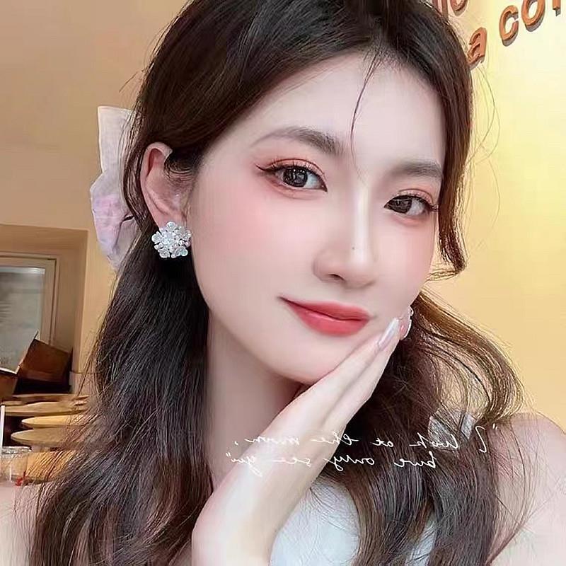 Anting Pejantan Bunga Bulat Mutiara Temperamen Elegan Wanita Korea