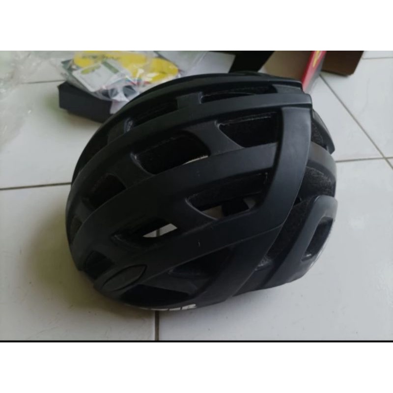 helm sepeda lazer
