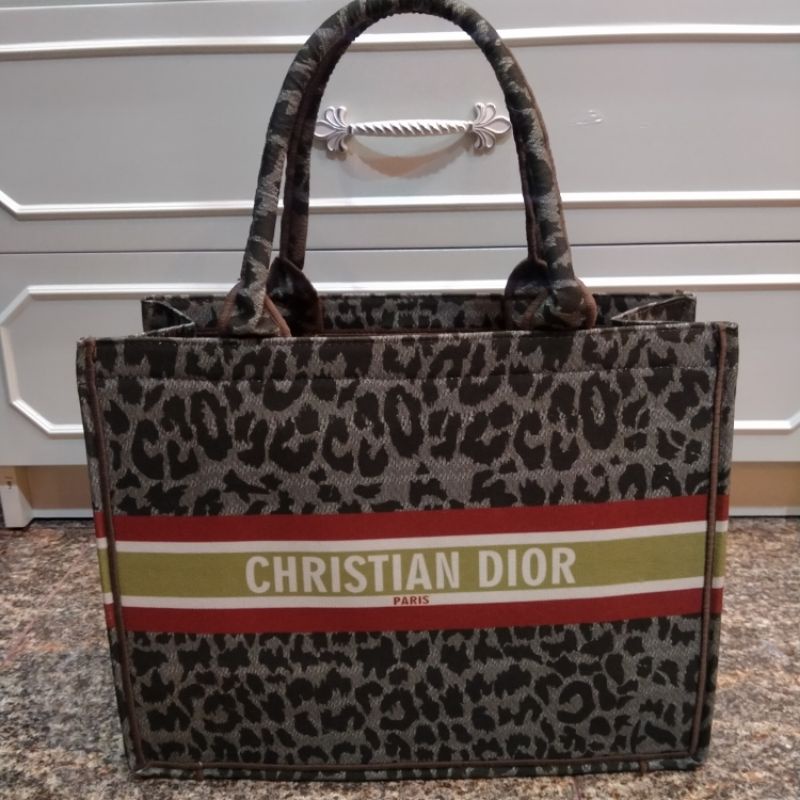Jual CHRISTIAN DIOR BOOK TOTE second brand/preloved/bekas (harga net