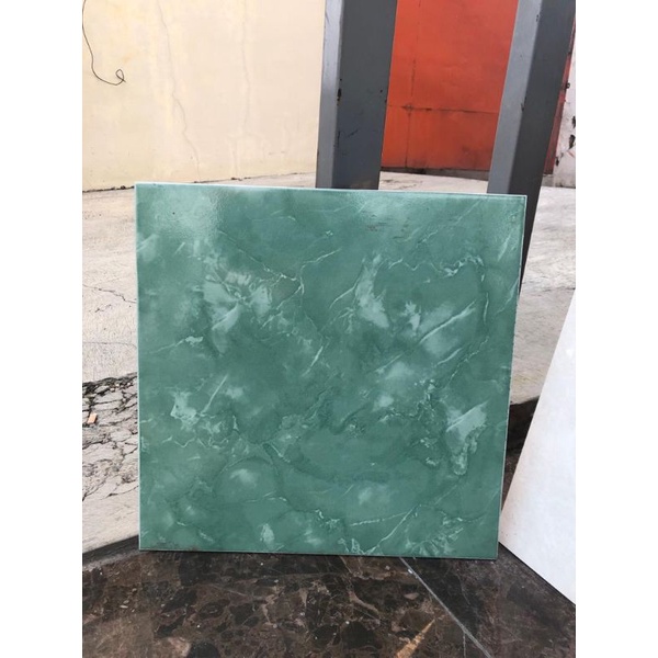 Keramik Arwana 7711 Green, Blue & Pink 40x40 Exp