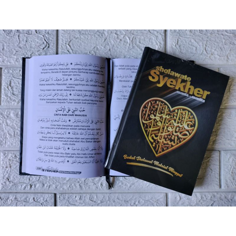 

Sholawate Syekher Mania - Manita, Berkat Sholawat Maksiat Minggat, Indonesia Selamat Hard cover
