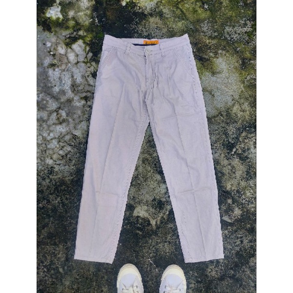 Celana Mickout Project Chino Cream