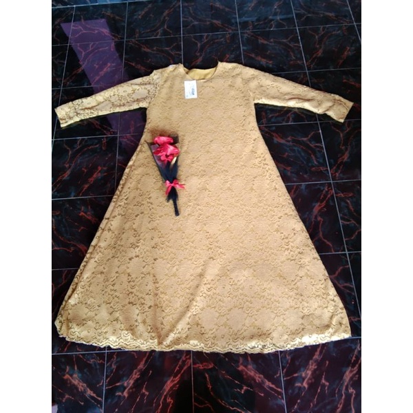 gamis brukat gold sederhana