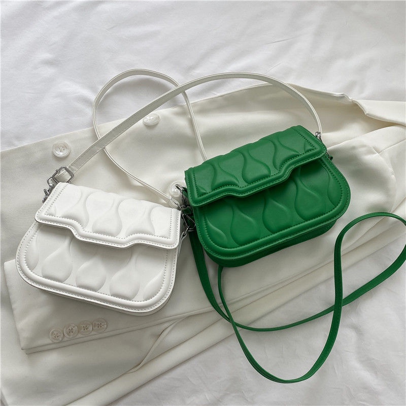 Red Tas wanita musim panas 2022 mode trendi baru high-end tekstur tas pelana ketiak wanita gaya luar negeri all-match niche messenger bag