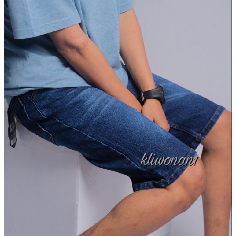 CELANA JEANS PENDEK