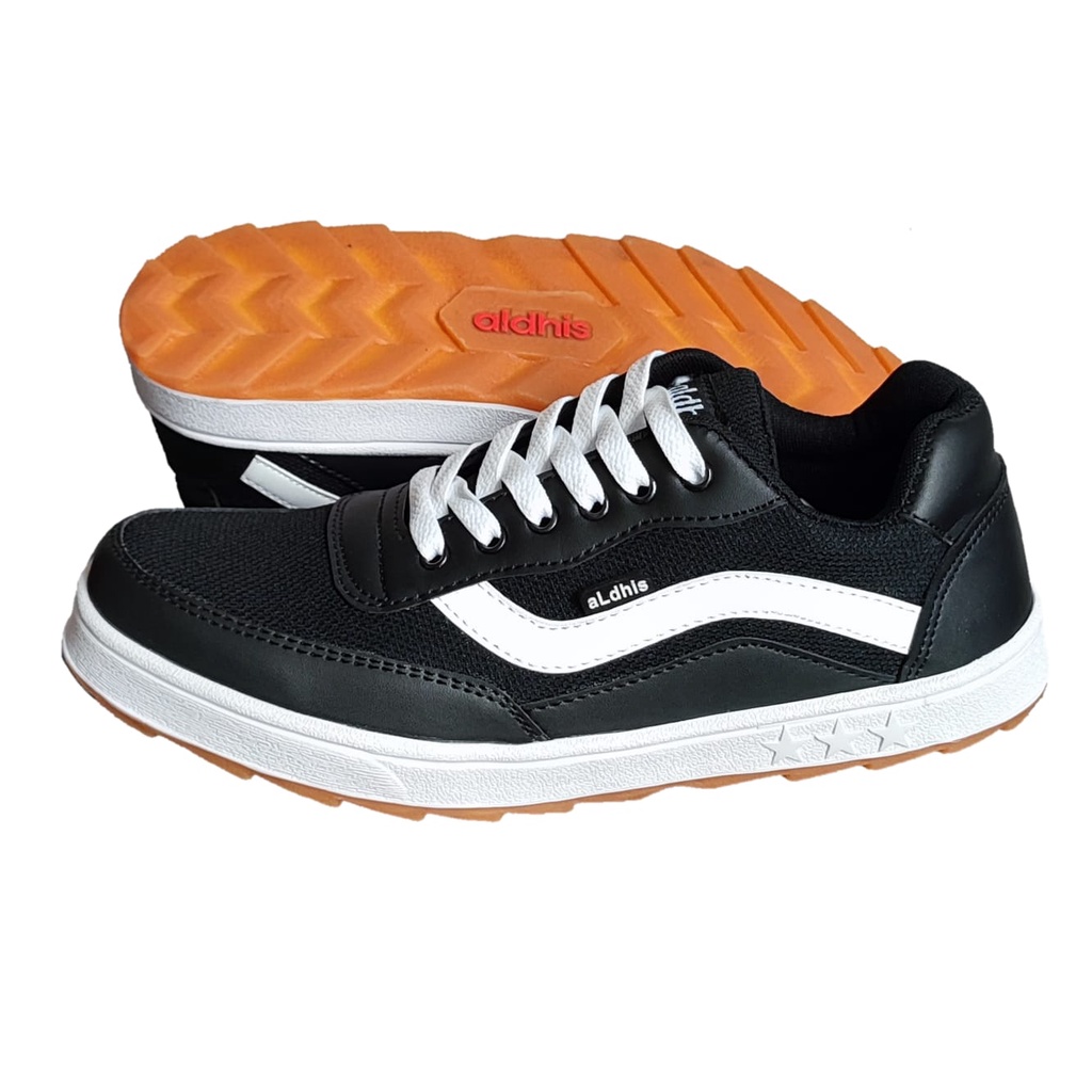 Sepatu Sneakers Pria Kets Casual Cowok Keren Buat Gaya Aldhis C01 Hitam Putih