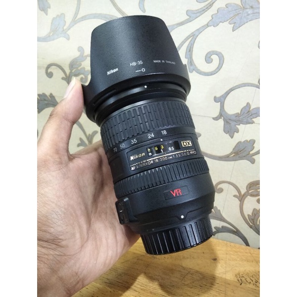 lensa Nikon 18-200mm vr