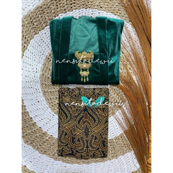 [1 Set, DH01A] Kebaya Kutubaru + Jarik Instan / Nuansa Hijau Botol