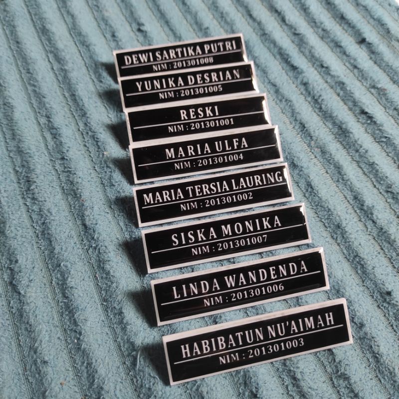 

Papan Nama / Name Tag Akrilik Resin Peniti