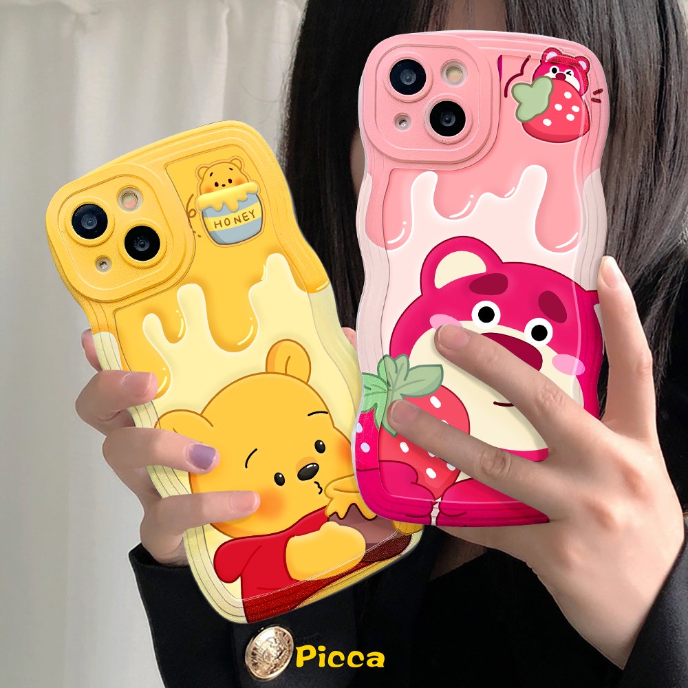 Oppo A17 A5s A55 A95 A16 A15 A17K A57 A54 A77 A96 A12 A76 A16s A1k A3s A5 A9 A74 A7 A16K A77s Reno 8 5F 7Z 6 A53 A52 Kartun Strawberry Bear Lovely Winnie The Pooh Wavy Edge Case