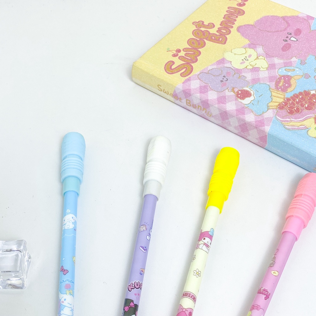 

PEN PUTAR TONGKAT SANRIO / PENA PUTAR TONGKAT MAGNET SPINNER GEL TINTA HITAM MOTIF KARAKTER SANRIO MY MELODY CINNAMOROLL