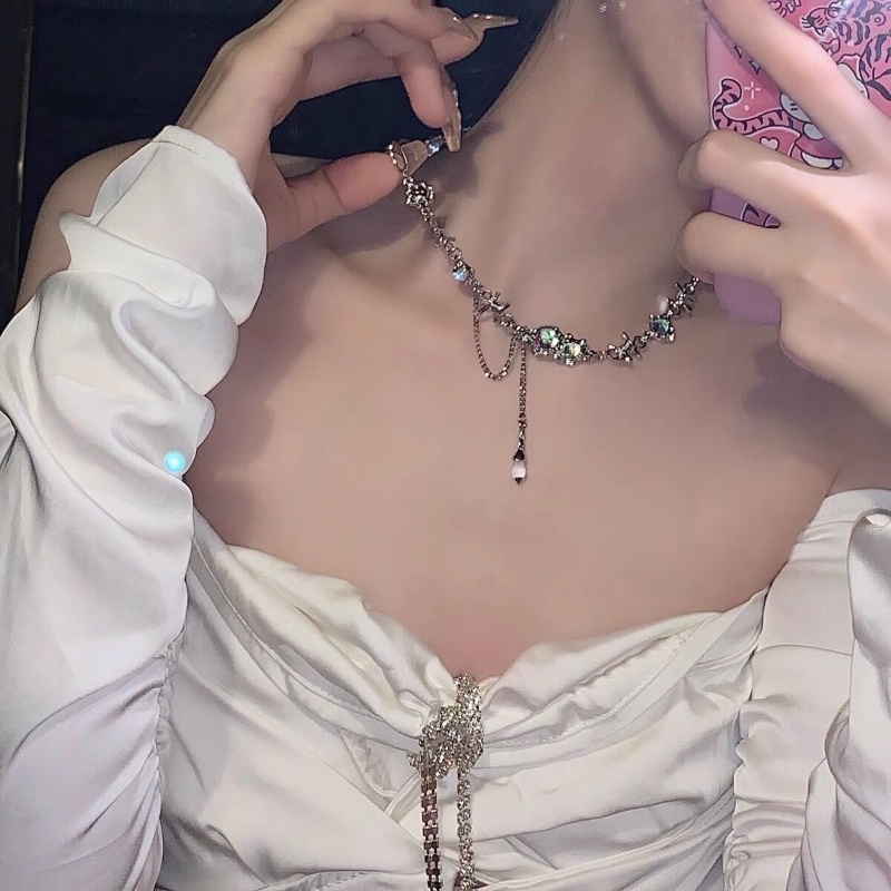 Kalung Rantai Silver Splice Duri Batu Moonlight Necklace Kepribadian Gaya Punk Fringe Untuk Wanita