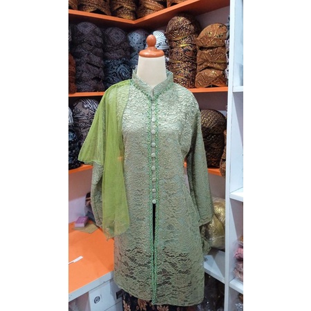 Kebaya brokat