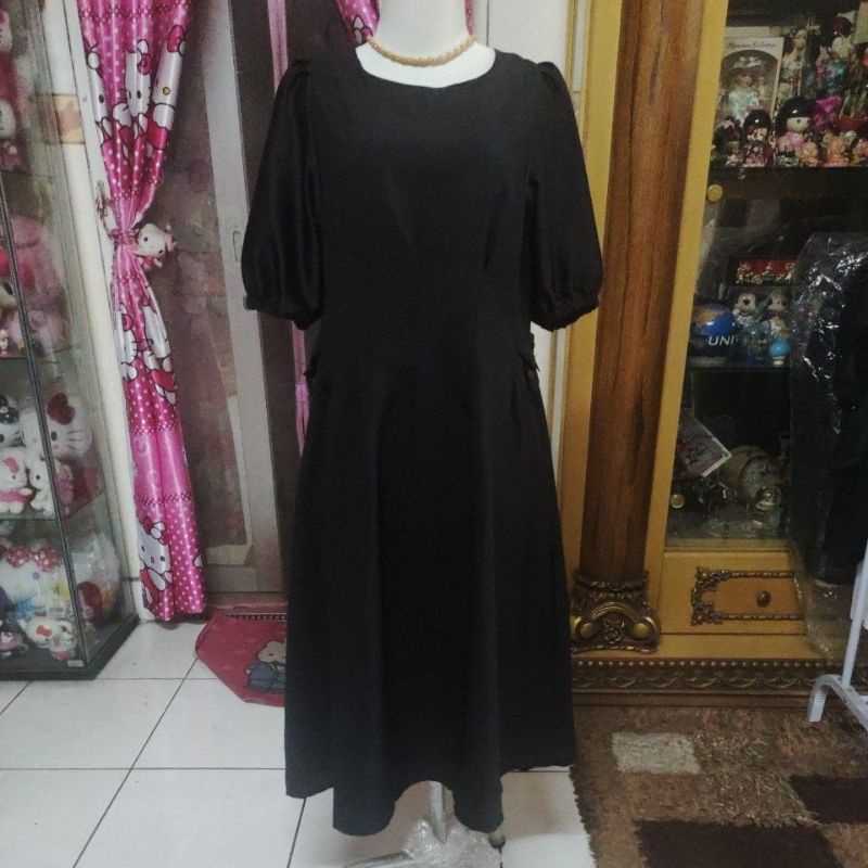 dress hitam lengan balon