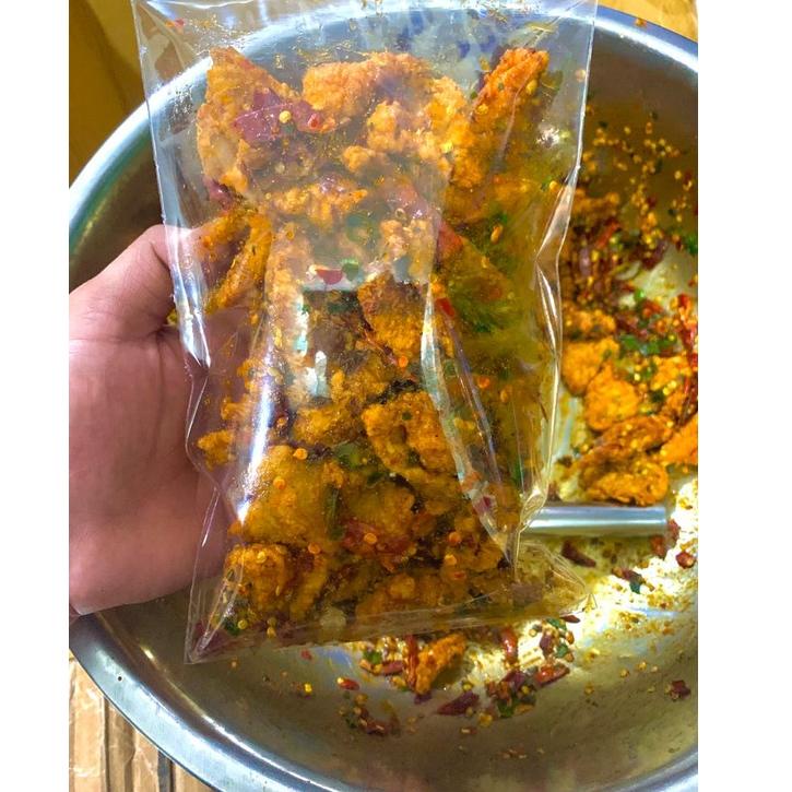 

Bestseller.. kulit ayam crispy pedas daun jeruk 250 gram 04R
