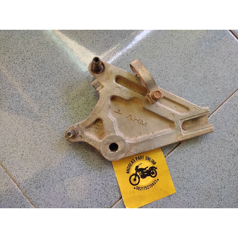 breket dudukan kaliper belakang supra x 125 supra x125 original bekas