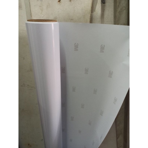 

Stiker Vinyl 3M White 127 Cm x 100 Cm
