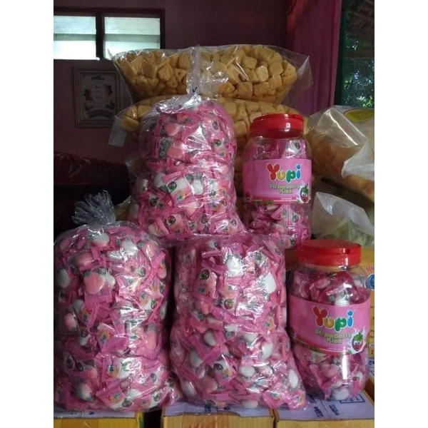 

PERMEN yupi love stroberi 1KG BUKAN TOPLES AN