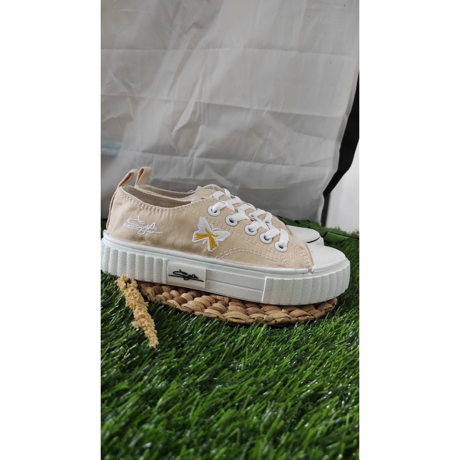 Sepatu Sneakers Kets Wanita Trandy Casual Import PT K006