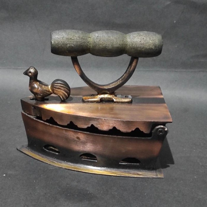 Pajangan miniatur asbak setrika kuno kuningan - Antik