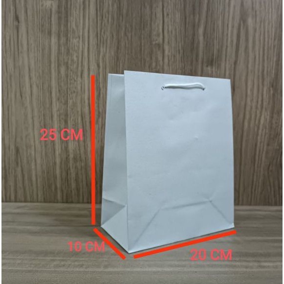 

Paperbag Putih R6 Polos size 20 x 10 x 25 ( P x L x T)
