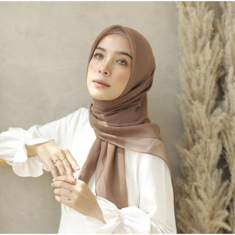 Segiempat Bella Square 20pcs/1kodi/185rb