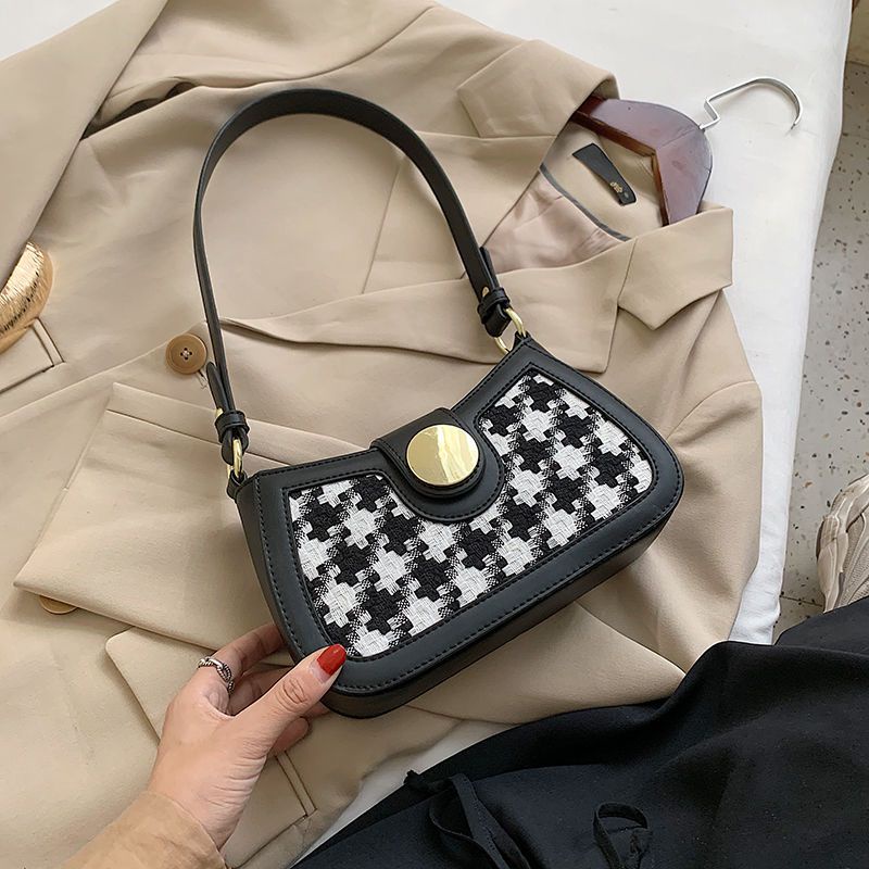 Red French niche design bag 2022 new trendy fashion handbag one shoulder armpit all-match plaid baguette bag