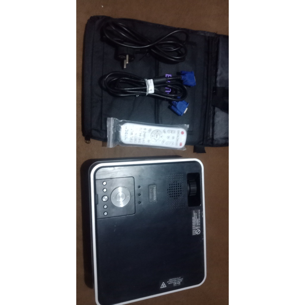 Proyektor Toshiba X2000