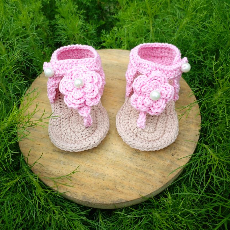 sendal bayi rajut sepatu bayi cewek rajut heandmade sepatu bayi perempuan prewalker