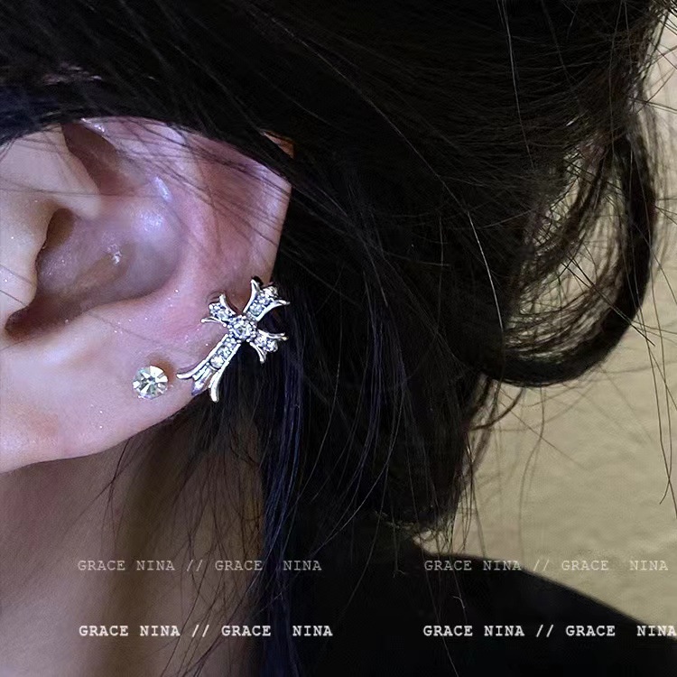 1pcs Zirkon Cross Ear Clip Anting Klip Tulang Telinga Perempuan Desain Kecil Anting Premium