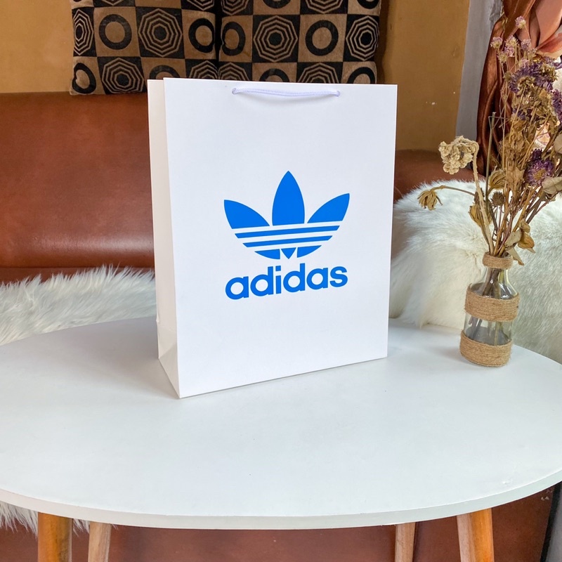 

Paper Bag Adidas Medium untuk kaos atau sandal