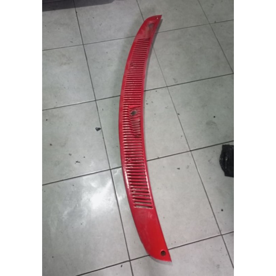 kisi-kisi cover tutup wiper bawah kaca depan Ford laser 1.3 86-98