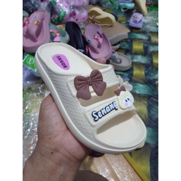 IRSOE / Sandal karet taggung perempuan ban dua motif pita