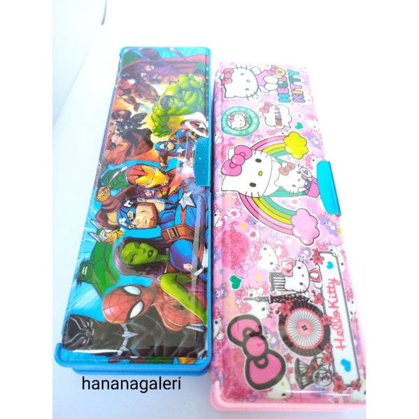 

Tempat Pensil Magnet Karakter 2 Sisi / Kotak Pensil Magnet