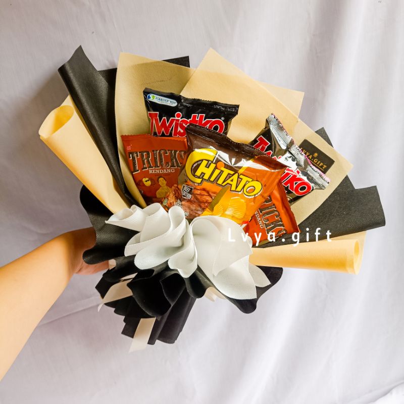 (SNACK 0022) Lvya.gift Buket snack random cowo | Buket snack wisuda | Buket snack ulang tahun | Buket anniversary | Buket hari guru | Buket hari ibu | hadiah wisuda | kado ulang tahun