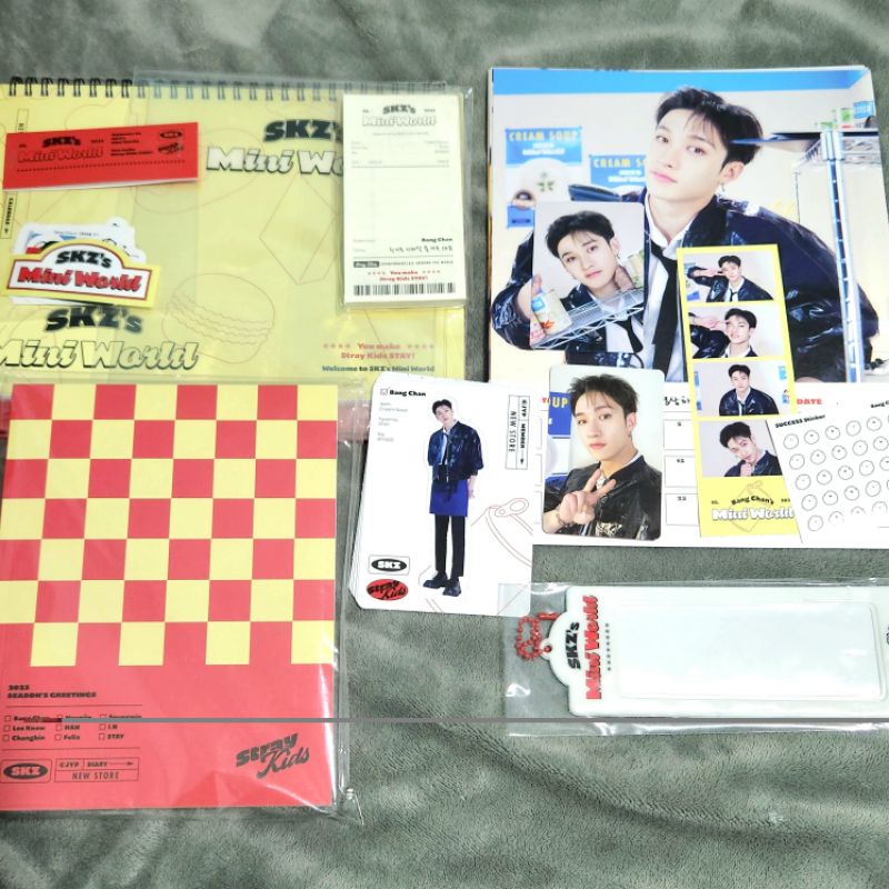 [SHARING] STRAY KIDS Season's Greetings 2023 - Mini World / Diary/Member set/ desk Calendar /sticker