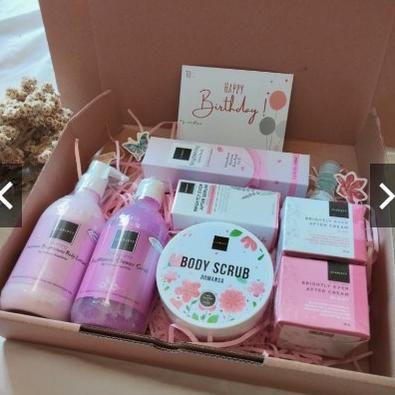 

Terlaris HAMPERS GIFT BOX / HAMPERS SCARLETT WHITENING/ HAMPERS BIRTHDAY/HAMPERS GRADUATION