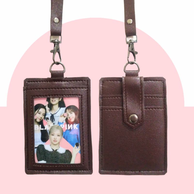 

Name tag kulit/ID card kulit holder kancing/ID card holder pria wanita/Gantungan ID card kulit sintetis 3 slot kartu dengan tali/Lanyard ID Card Holder Name Tag Kulit Dua Sisi Bolak Balik Mika Kancing