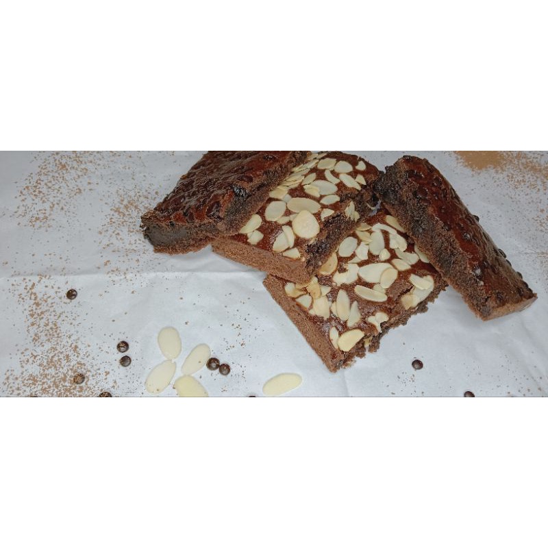 

brownies original toping almond and Choco chips