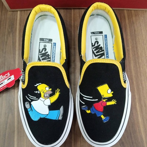 Sepatu Vans The Simpsons Slip On Motif Hitam Kuning sol Putih Sneakers Kets Black White Kado Hadiah Sekolah Kuliah Kerja fashion ootd kekinian Pria Wanita lucu