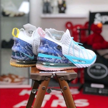 Nike LeBron 18 &quot;Reflections Flip&quot;