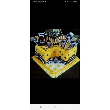 

KUE SUDUT BATMAN / BIRTHDAY CAKE BATMAN / KUE ULANG TAHUN KARAKTER