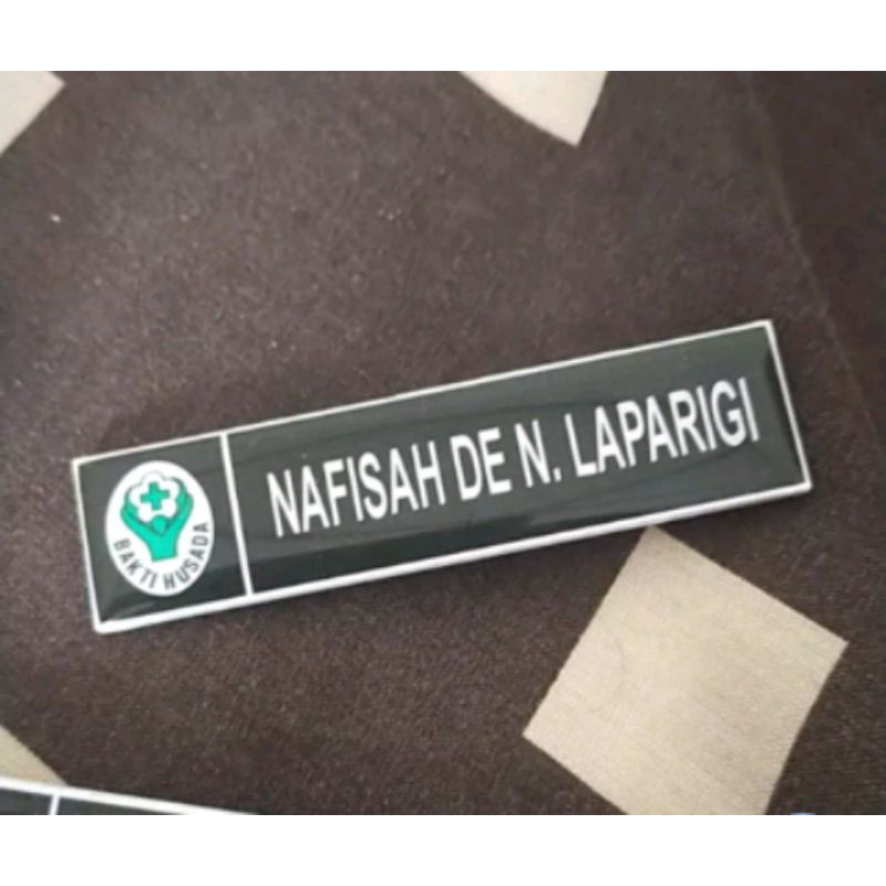 

Name tag papan nama akrilik