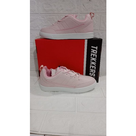 Trekkers sepatu sneakers  wanita terbaru