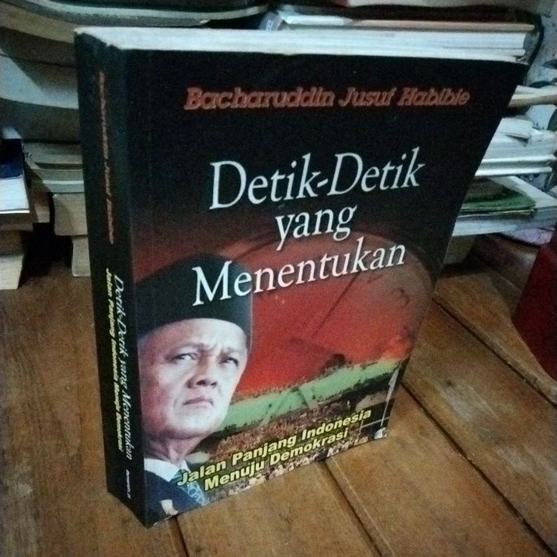 DETIK-DETIK YANG MENENTUKAN - BACHARUDDIN JUSUF HABIBIE