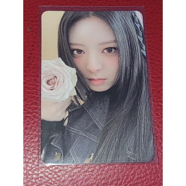 Photocard Yuna Itzy Official