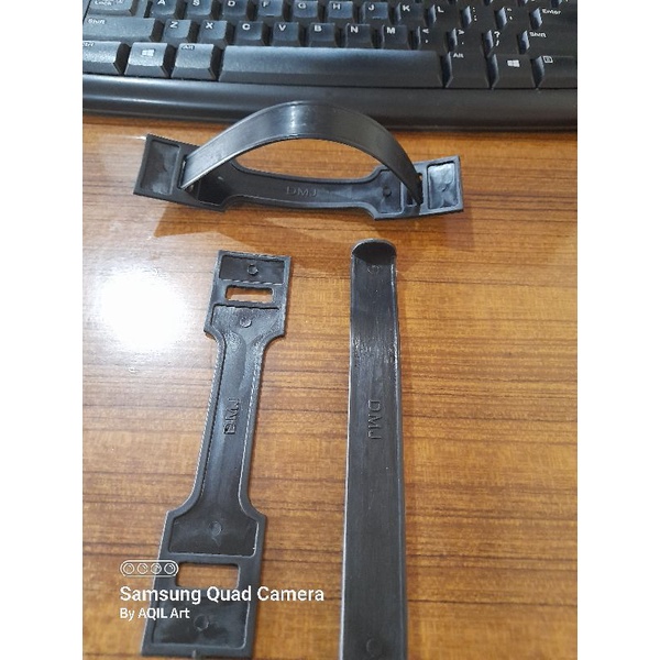 

PROMO HANDLE PLASTIK / PEGANGAN KARDUS WARNA HITAM (MIN ORDER 100SET YAA)