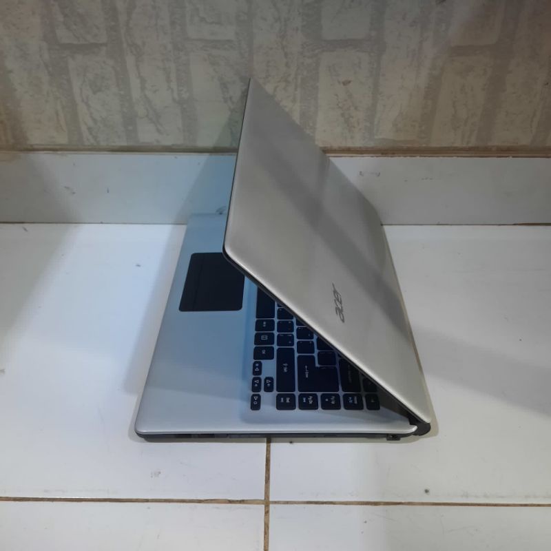 Laptop Acer Aspire E1-410 Intel Celeron N2820 Windows 10 Layar 14 inch Full aplikasi Siap pakai